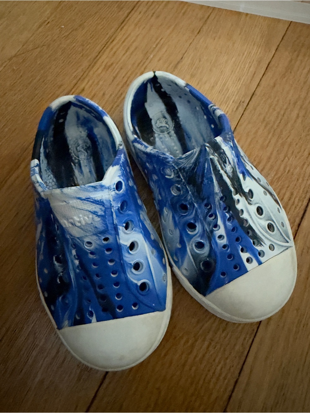 Native Kids Blue and White Tie-Dye Jefferson Water Shoe